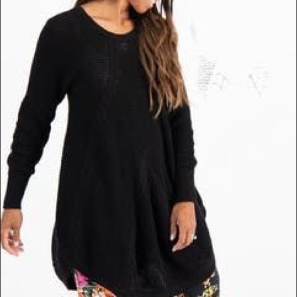 Cable knit pullover